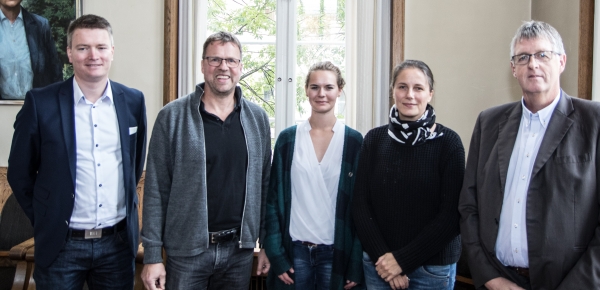 Fra venstre: Morten Refsgaard, Per Lachenmeier, Zuzana Bendikova, Stine Gørtz og Sønderborgs borgmester Erik Lauritzen. Foto: Bo Bach Jensen