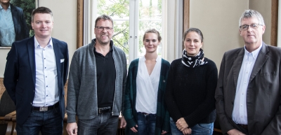 Fra venstre: Morten Refsgaard, Per Lachenmeier, Zuzana Bendikova, Stine Gørtz og Sønderborgs borgmester Erik Lauritzen. Foto: Bo Bach Jensen